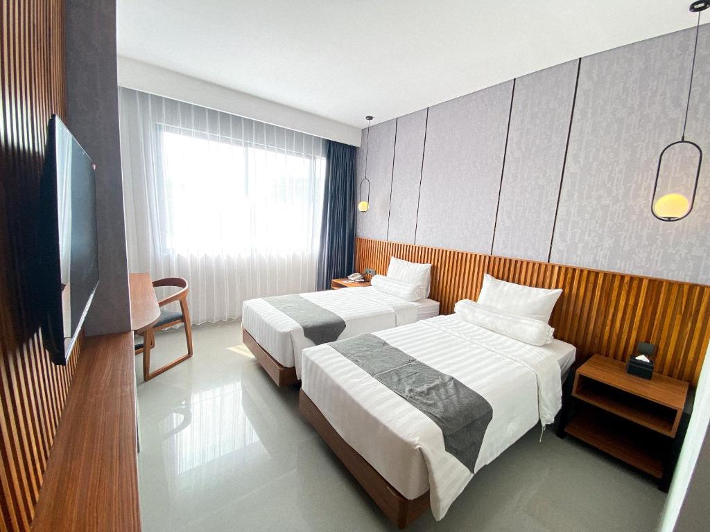 Postel nebo postele na pokoji v ubytování Nata Azana Hotel Ngawi