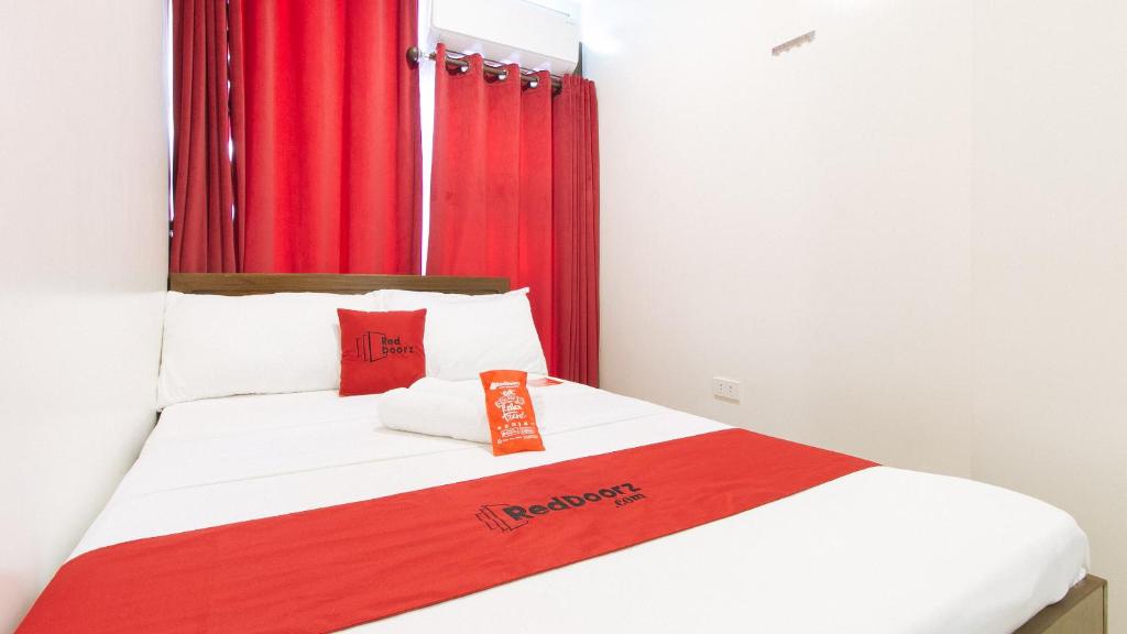 RedDoorz near Fernwoods Garden Quezon City - Family Room