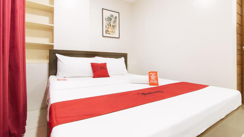RedDoorz near Fernwoods Garden Quezon City - Executive Suite