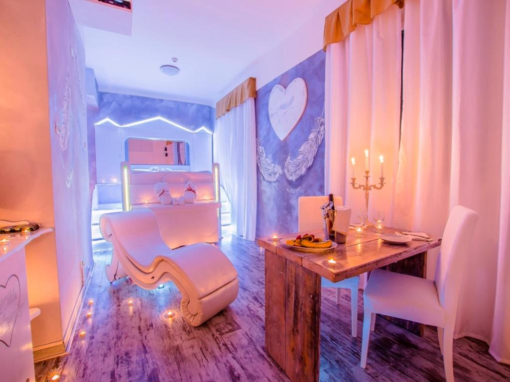 a room with a table and chairs and a dining room at Hotel Butterfly in Torre del Lago Puccini