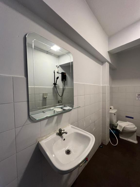 Maland House Hostel - Pattaya soi 14 Saisong Road - Resim 27