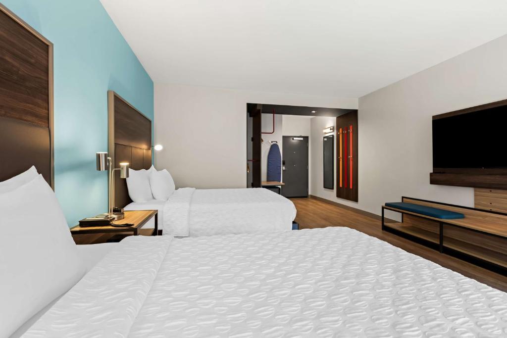 Tru by Hilton Asheville Blue Ridge Parkway - Queen Room With Two Queen Beds - Mobility Access