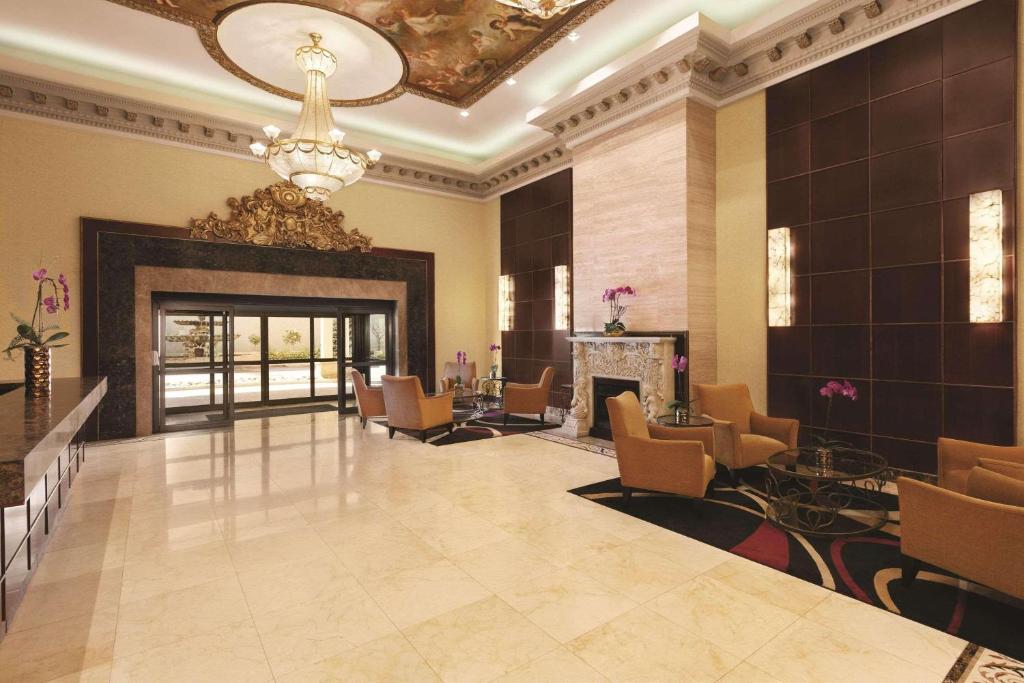 Posezení v ubytování Radisson Hotel Toronto Airport West