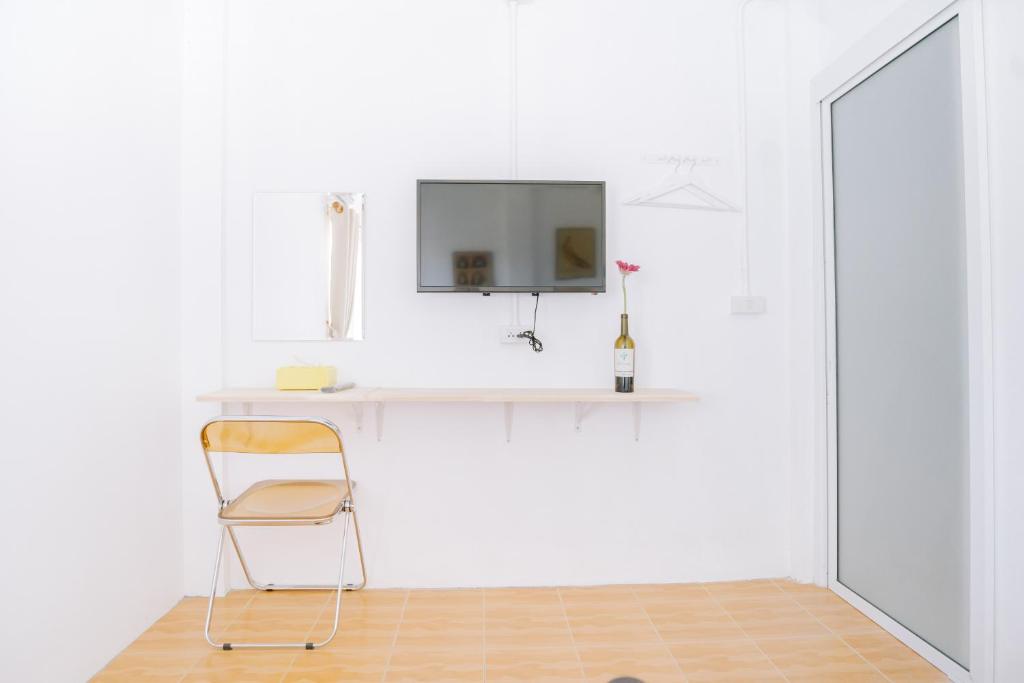 TV a/nebo společenská místnost v ubytování B&B Chiangrai