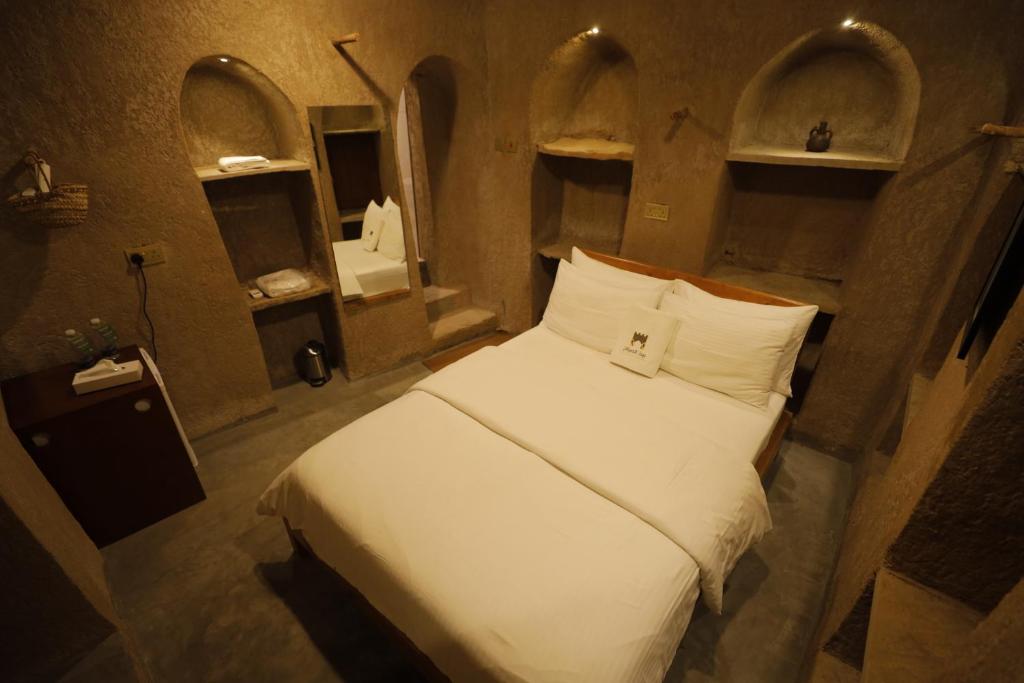 Postel nebo postele na pokoji v ubytování بيت الصباح نزل وكافيه Bait AlSabah Heritage Inn & Cafe