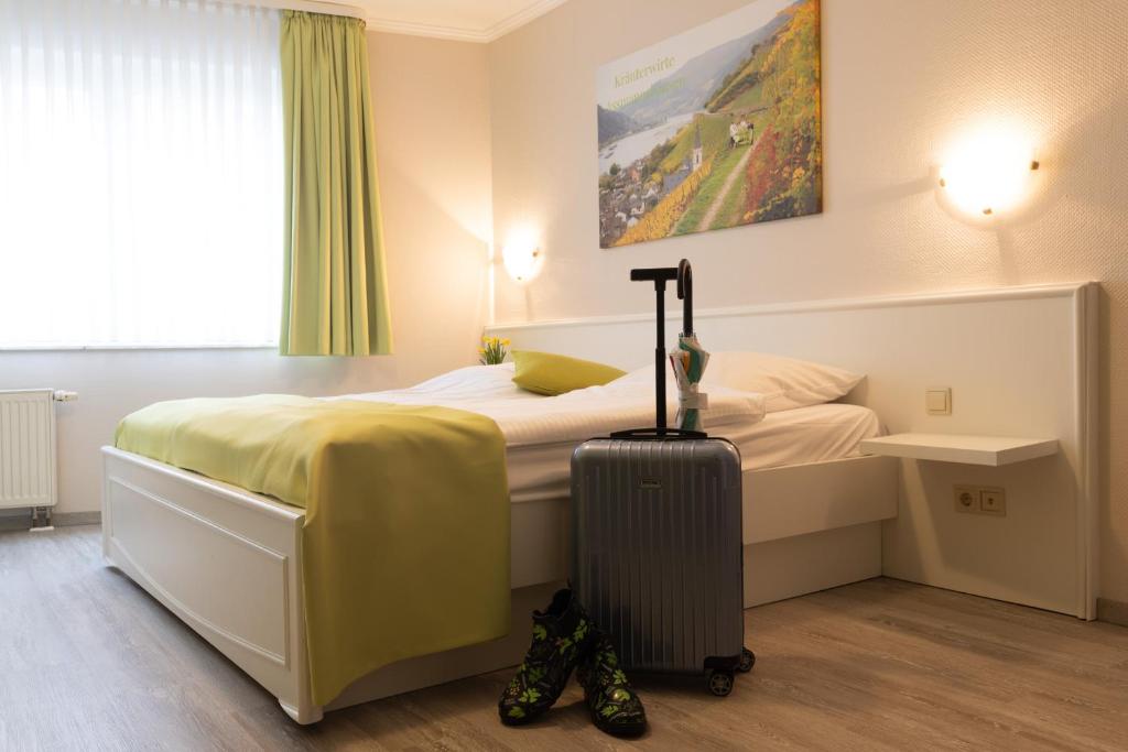 Postel nebo postele na pokoji v ubytování Hotel Zwei Mohren