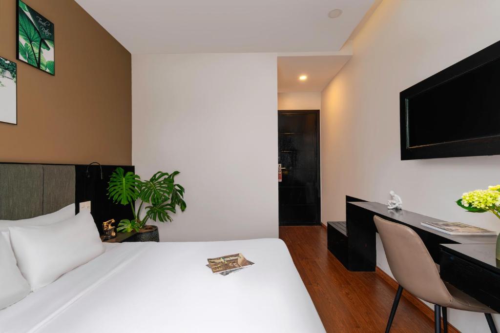 TV/trung tâm giải trí tại Nature Hotel - Luong The Vinh