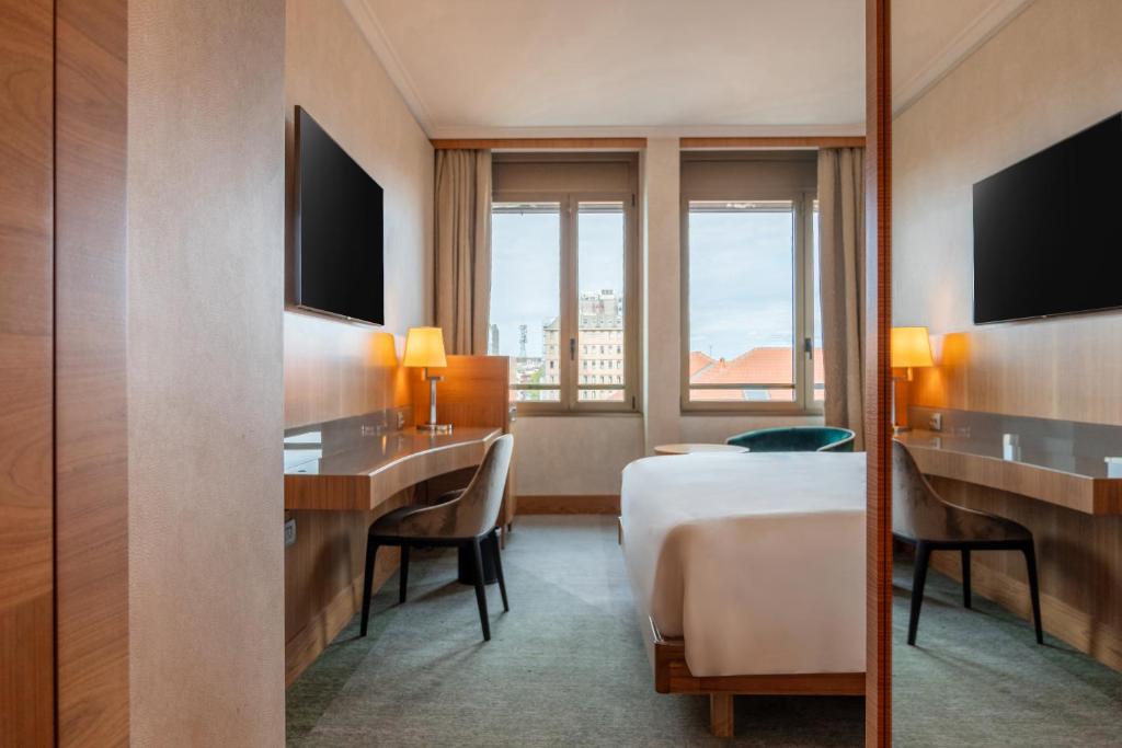 TV a/nebo společenská místnost v ubytování Hilton Milan