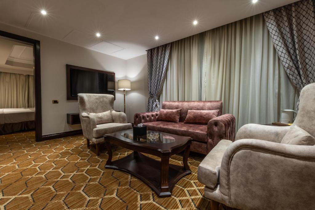 Posezení v ubytování Triumph Plaza Hotel