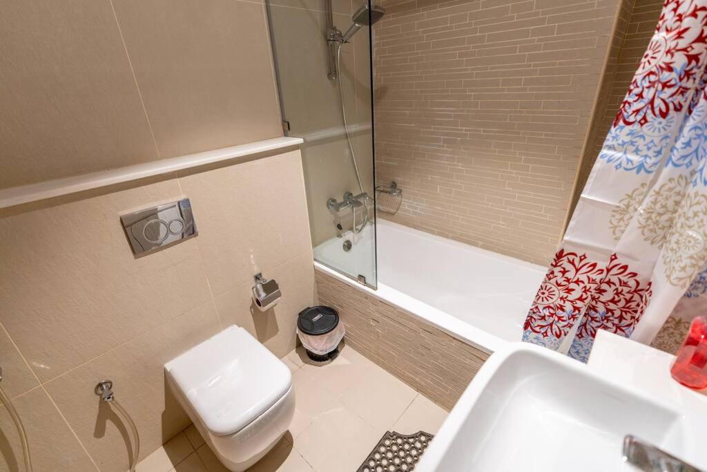 Fotografie z fotogalerie ubytování 2 Bedrooms in Al Reem Island Near Cleveland Clinic v destinaci Abu Dhabi