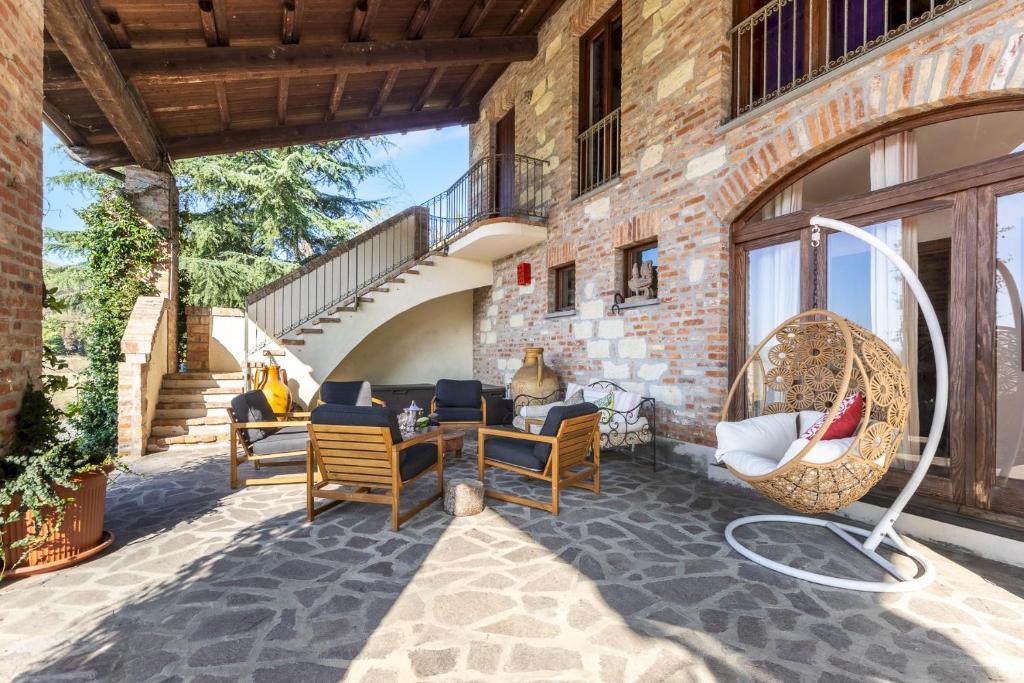 CASCINA MONFERRATO 12, Emma Villas