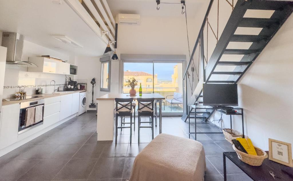 Kuchyň nebo kuchyňský kout v ubytování Appartement Le Vauban - 40m2 à Frontignan Plage - À 200m de la Plage - 15 min de Sète