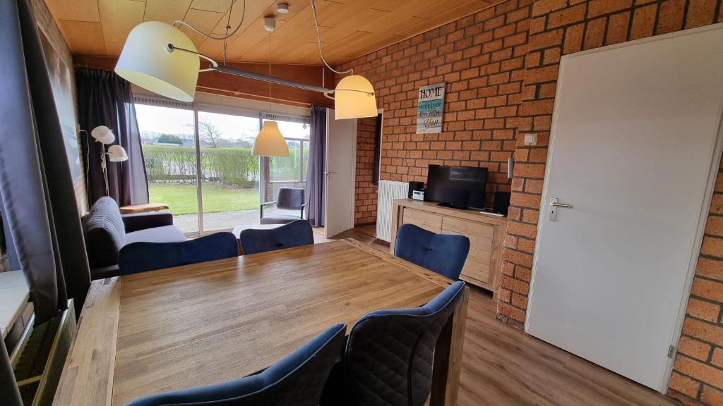 TV a/nebo společenská místnost v ubytování Vacation home Zwaantje #BL66