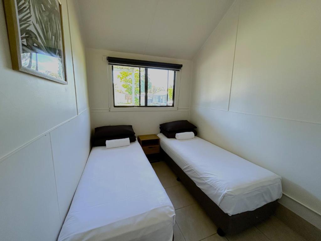 Postel nebo postele na pokoji v ubytování Mandurah Coastal Holiday Park