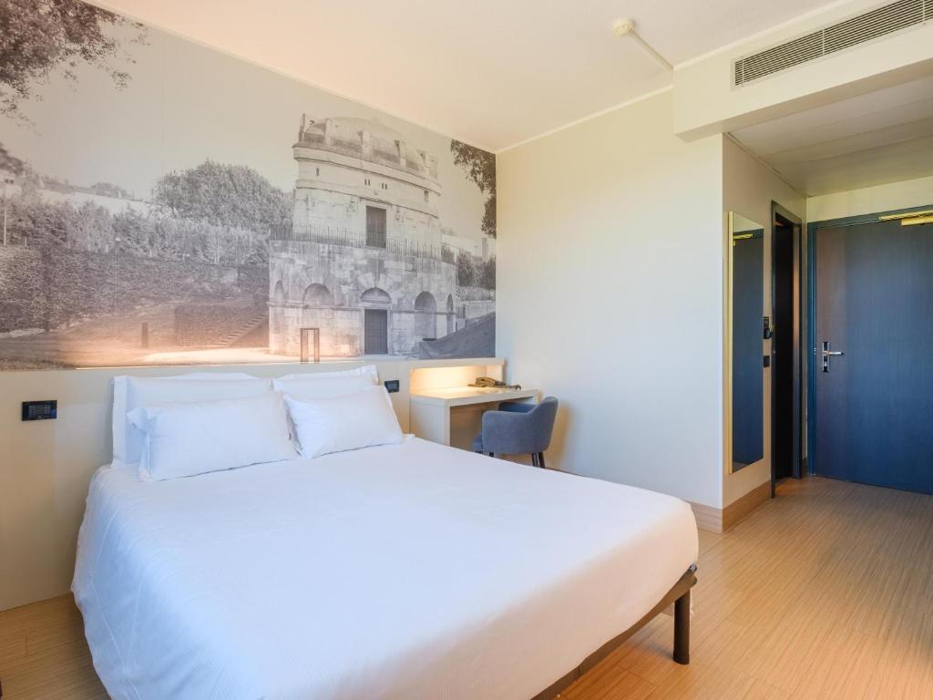 Łóżko lub łóżka w pokoju w obiekcie B&B Hotel Ravenna