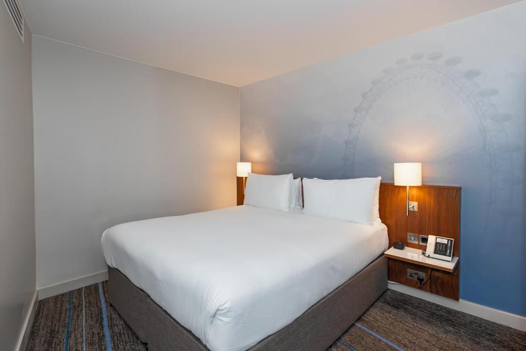 DoubleTree by Hilton Hotel London - Tower of London - King Atrium Suite