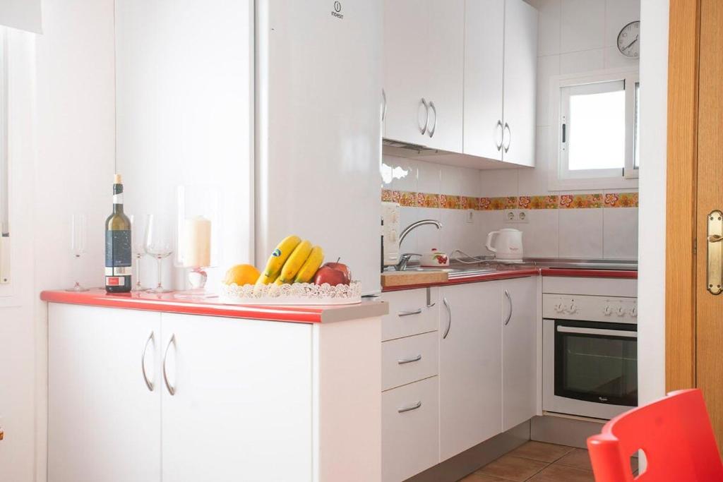 Kuchyňa alebo kuchynka v ubytovaní Bonito Apartamento con terraza - Pedregalejo Playa
