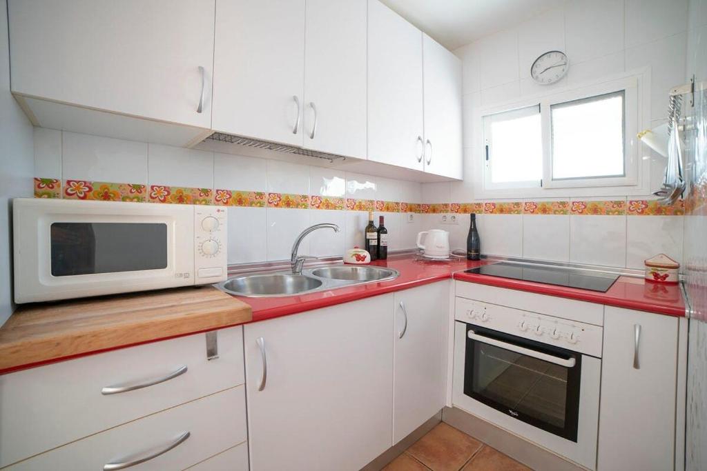 Kuchyňa alebo kuchynka v ubytovaní Bonito Apartamento con terraza - Pedregalejo Playa