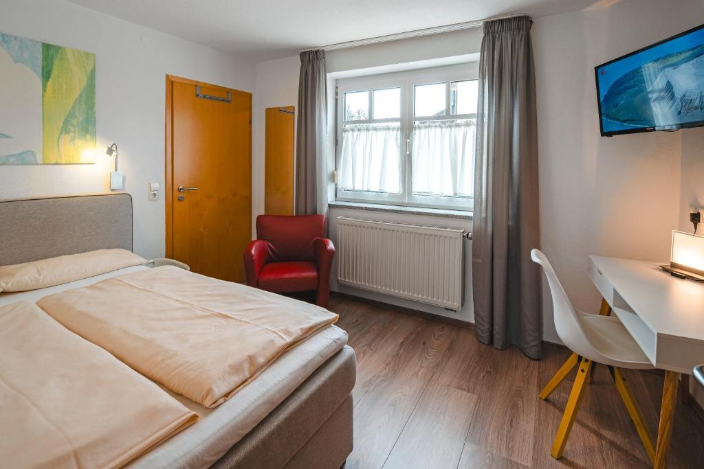 Postel nebo postele na pokoji v ubytování Hotel Pension Futterknecht