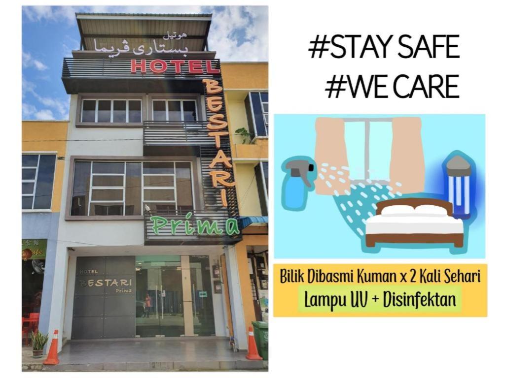 ein Gebäude mit einem Schild, auf dem steht: „Bleiben Sie sicher – Bienenpflege“ in der Unterkunft Hotel Bestari Prima in Kuala Lipis