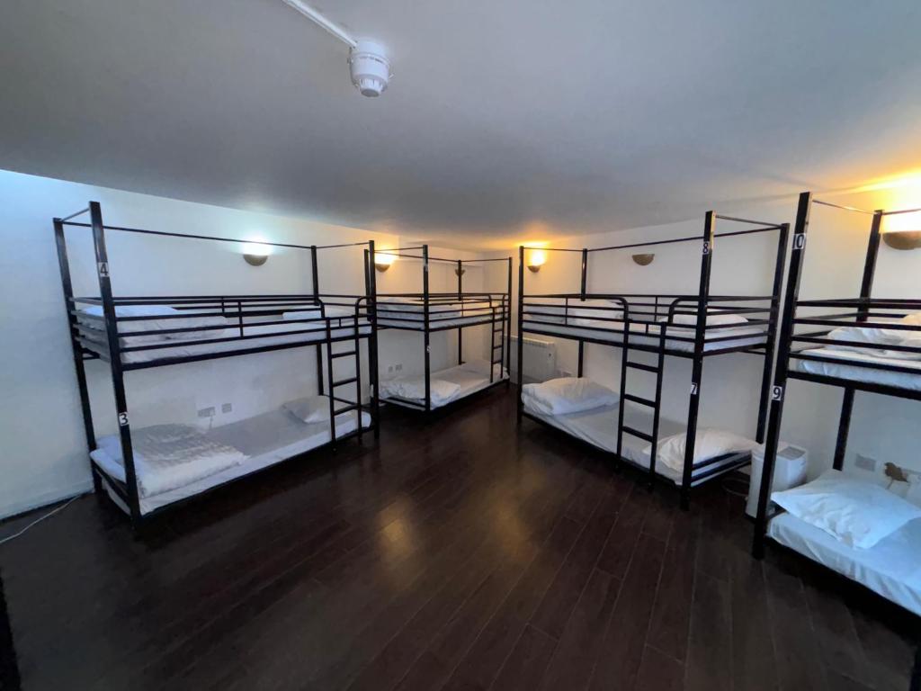 Postel nebo postele na pokoji v ubytování Haymarket Hostel