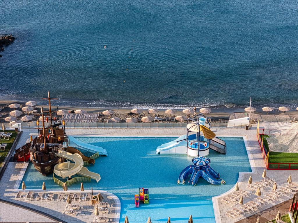 Bazén v ubytování Petra Mare nebo v jeho okolí