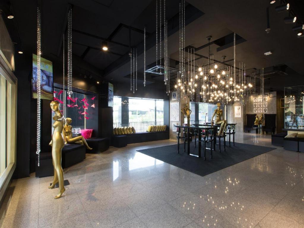 Restaurace v ubytování The Hulo Hotel & Gallery