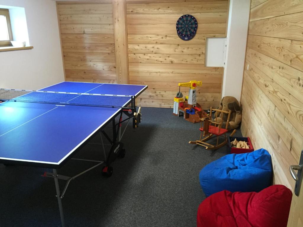 Stolní tenis v ubytování Appartements Schweiberer nebo okolí