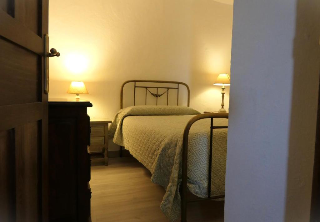 Posteľ alebo postele v izbe v ubytovaní Apartamentos Altozano