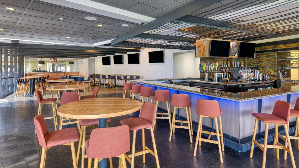 Restaurace v ubytování DoubleTree by Hilton Port Huron