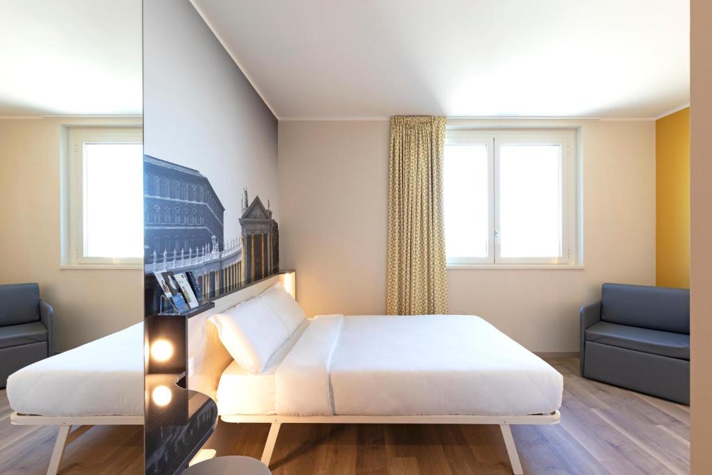 Postel nebo postele na pokoji v ubytování B&B Hotel Roma Fiumicino Aeroporto Fiera 1