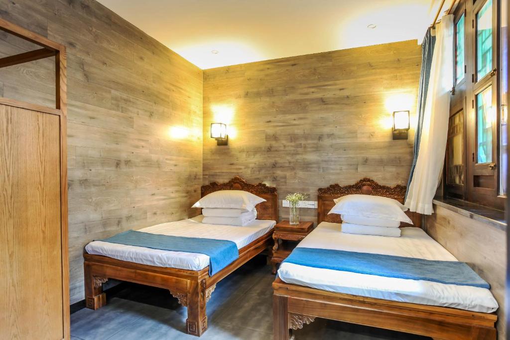 Postel nebo postele na pokoji v ubytování Pingyao Ziwenge Inn
