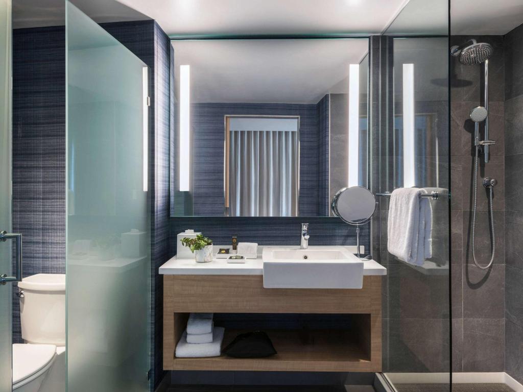 Um banheiro em Novotel Miami Brickell