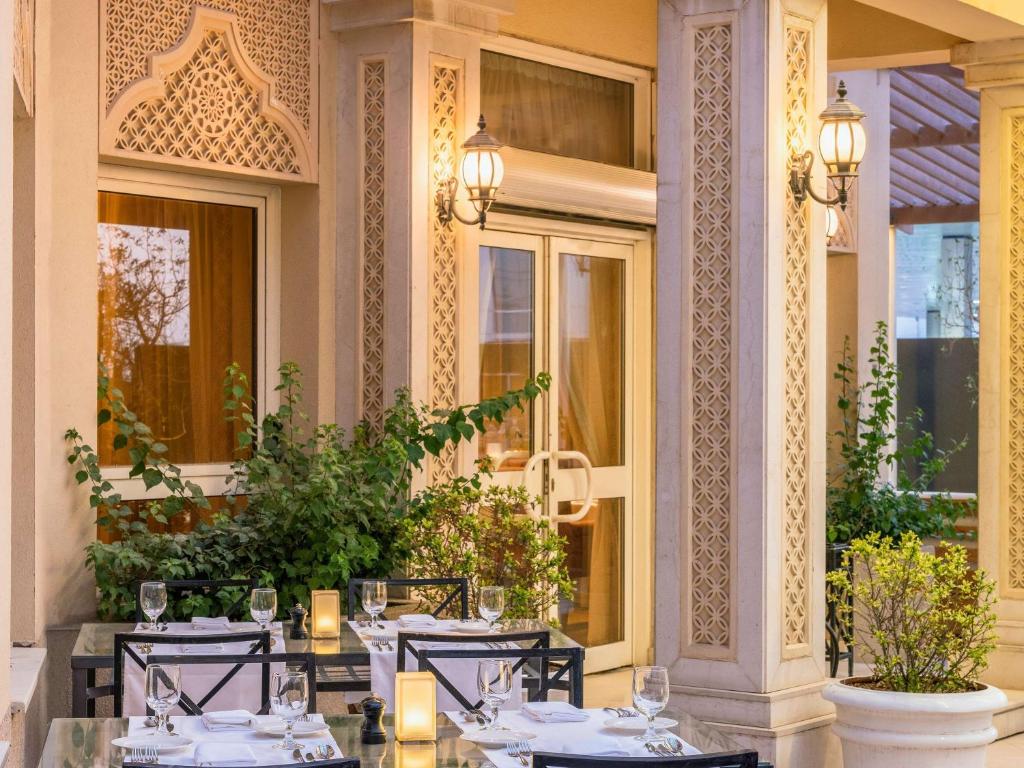 Rõdu või terrass majutusasutuses Mövenpick Hotel Doha