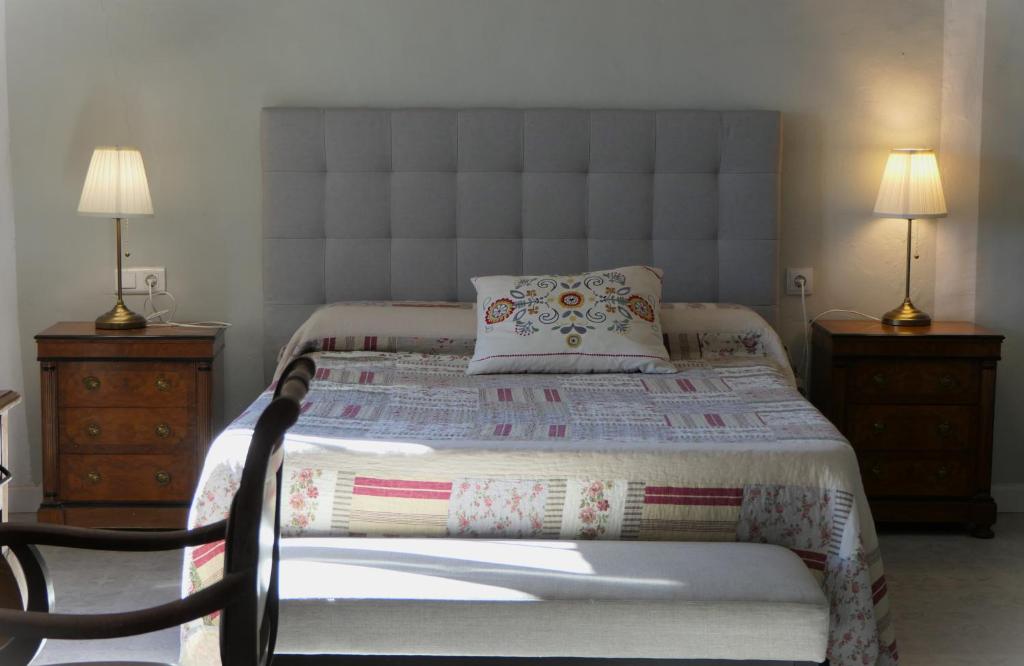 Posteľ alebo postele v izbe v ubytovaní Apartamentos Altozano