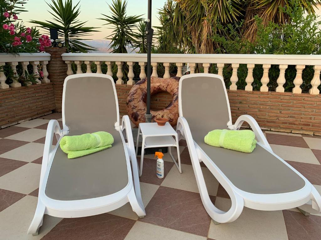 Fotografia z galérie ubytovania Casa Anhelando Andalucia - Een 8p villa met verwarmd zwembad op een heuveltop met magnifiek uitzicht, waaronder zeezicht, nabij dorp en strand v destinácii Iznate