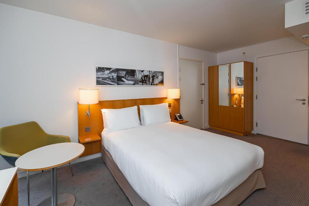 DoubleTree by Hilton Hotel London - Tower of London - Queen Room - Mobility Access