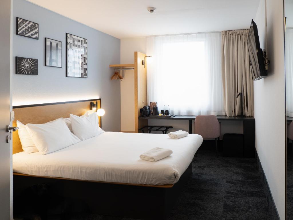 Postel nebo postele na pokoji v ubytování B&B HOTEL Wrocław Centrum