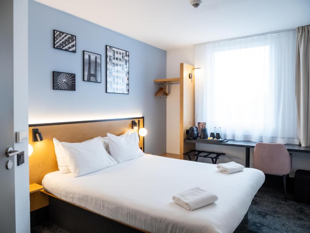 Postel nebo postele na pokoji v ubytování B&B HOTEL Wrocław Centrum