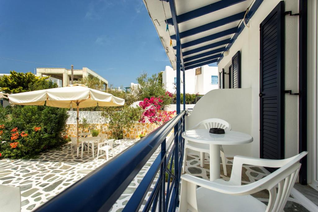 blood Slink Feed on Guesthouse Theologos Place, Antiparos, Greece - Booking.com