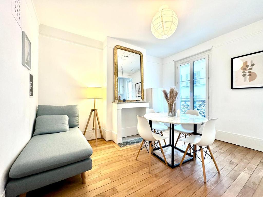 Photo de la galerie de l'établissement Charmant 2 Pièces Lumineux au calme - Au cœur du 17ème - Les Frères de la Loc', à Paris