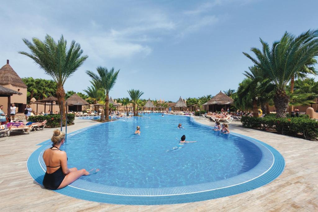 Bazén v ubytování Hotel Riu Funana - All Inclusive nebo v jeho okolí