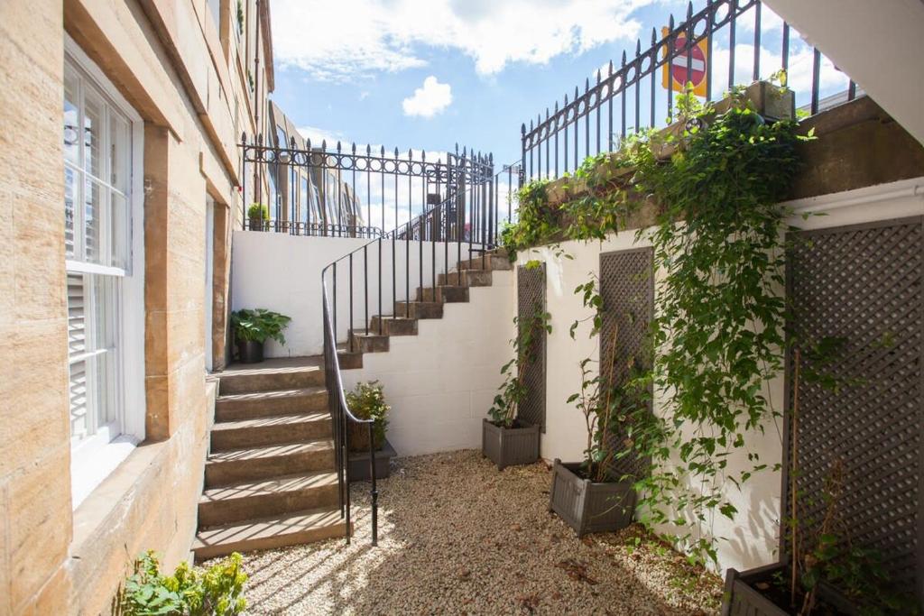 Φωτογραφία από το άλμπουμ του Charming Sandstone-Basement Apartment in West End στη Γλασκώβη