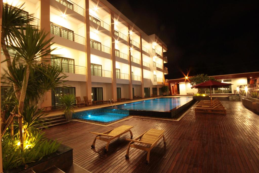 Bazén v ubytování Paragon Suites Resort nebo v jeho okolí
