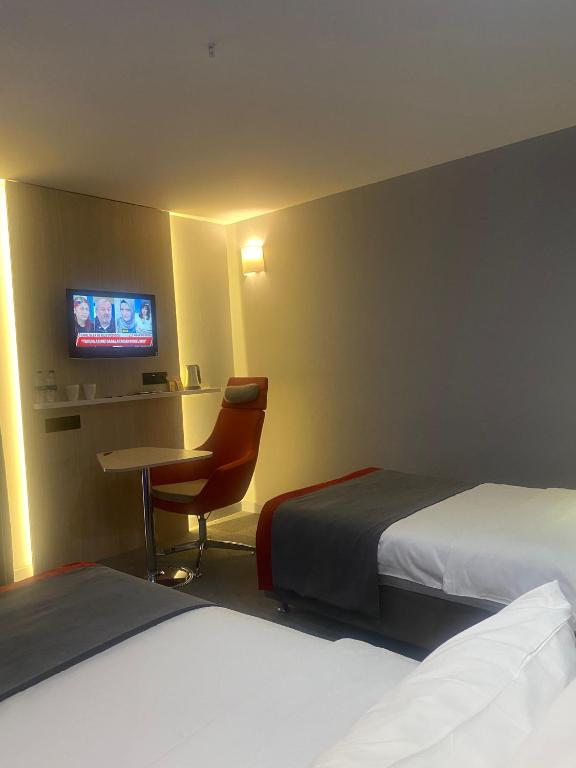 A bed or beds in a room at Holiday Inn Express Istanbul-Altunizade by IHG
