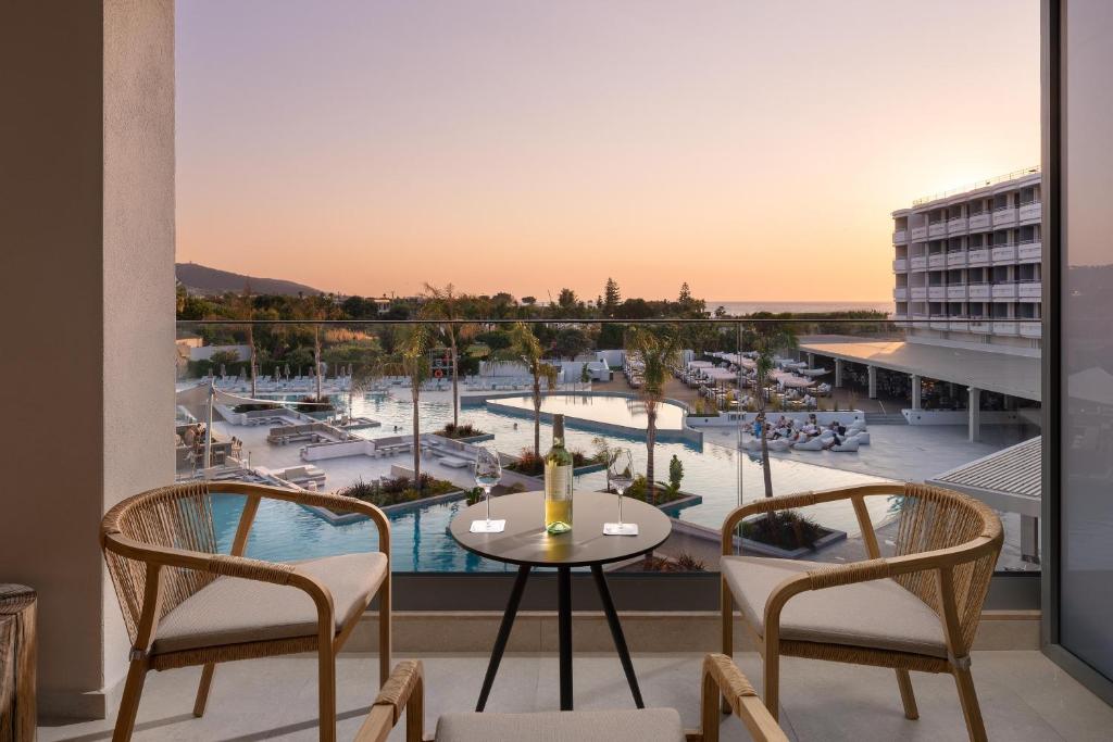 Electra Palace Rhodes - Premium All Inclusive - Vista De Piscina De Suite Ejecutiva
