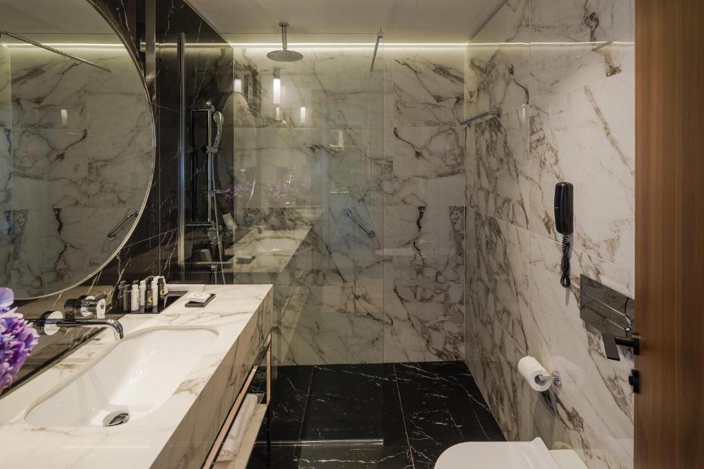 
Premium Double or Twin Room with Side Sea View
