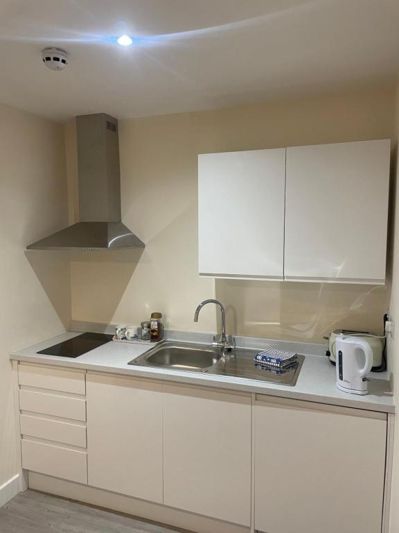 Regal Hotel - One-Bedroom Apartment - Non-Smoking