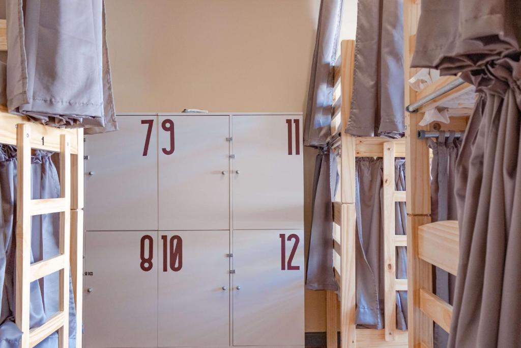 a room with two lockers in a room at HOSTEL CUARTO in Sao Paulo