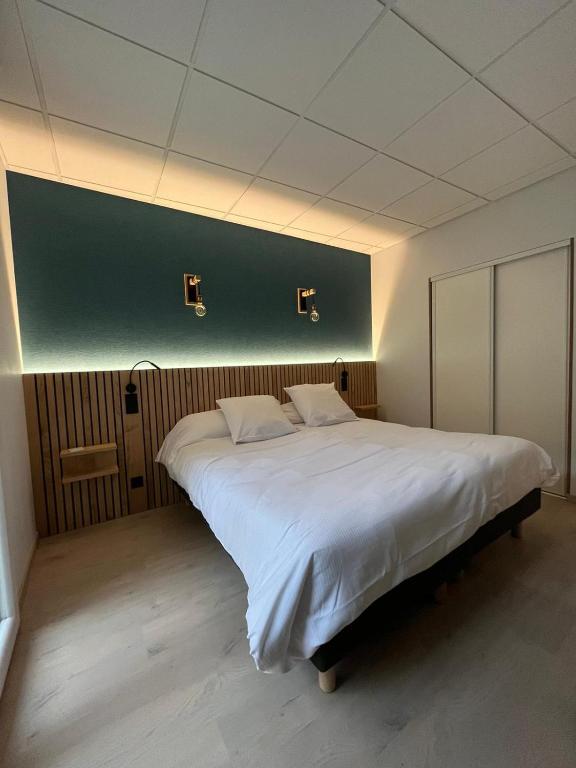 Hotel Le Lion d'Or - Double Room With Private Bathroom